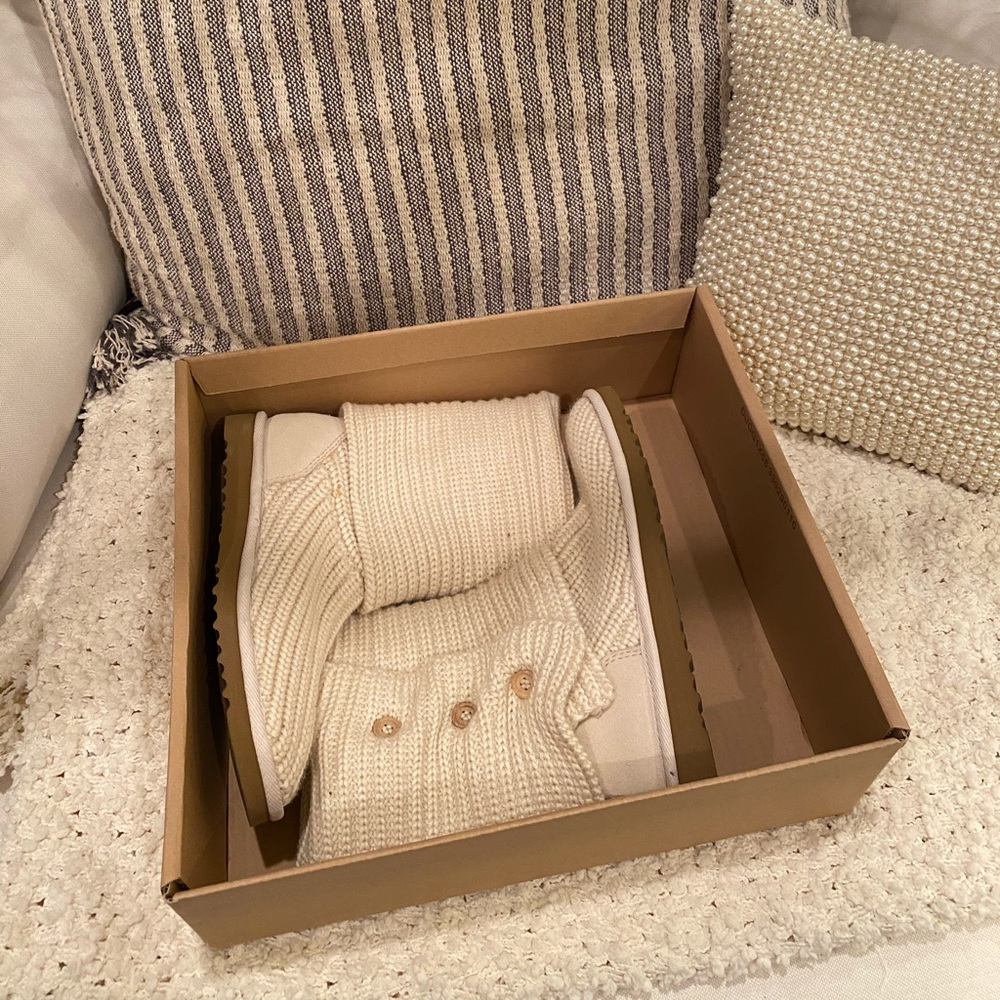 COPY - White knit UGG Boots - never worn - NEW